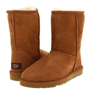 Classic Short tan UGGs